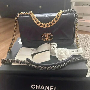 💕Chanel 19 SMALL💕